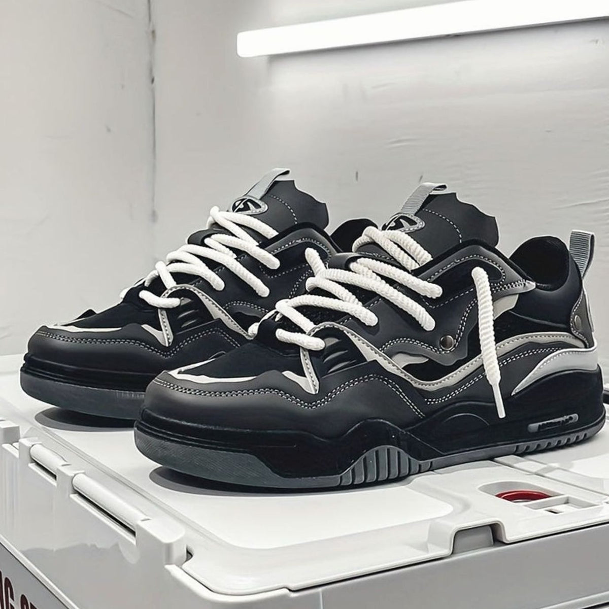 Elijah | Men's Chunky Low-Top Lace-Up Fashion Sneakers