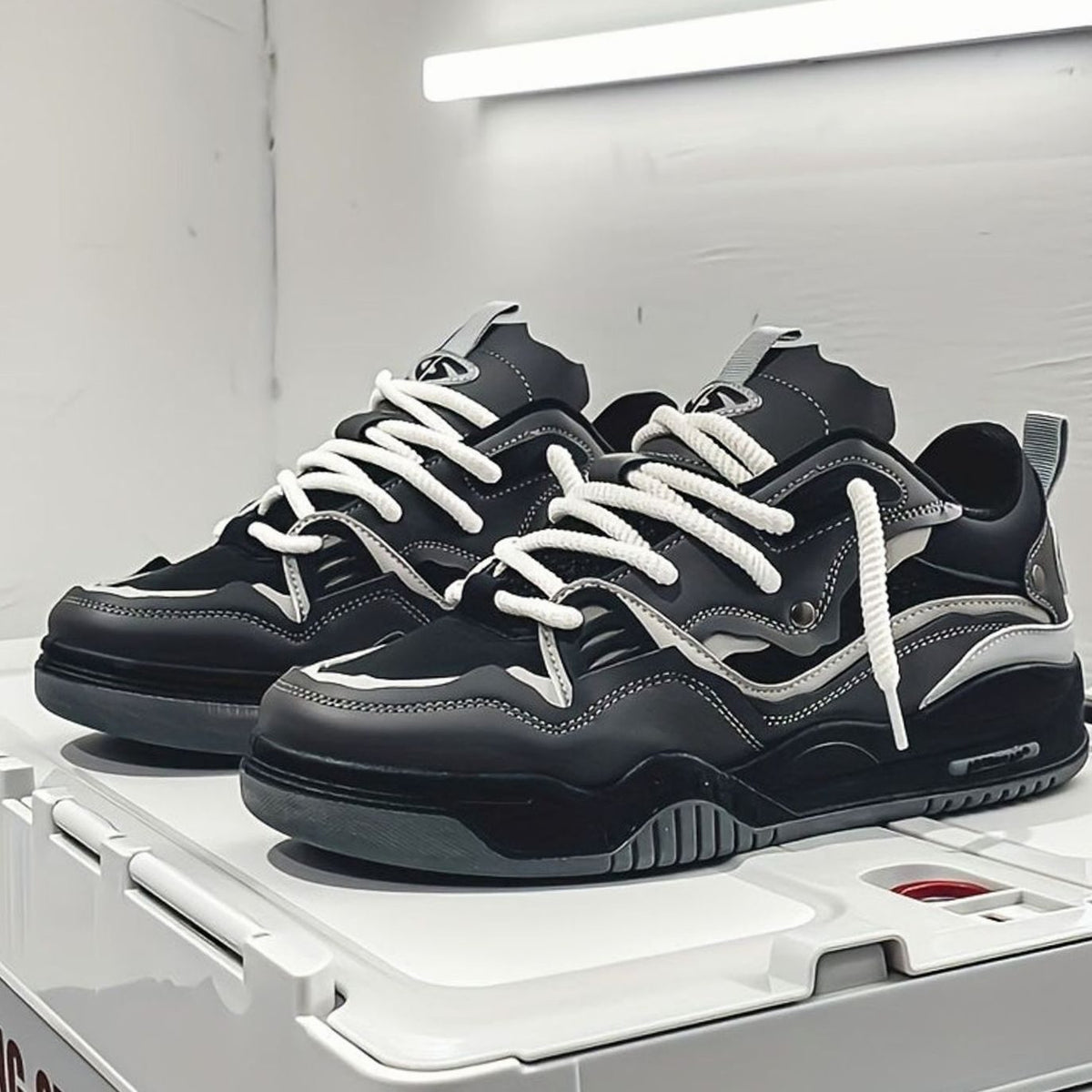 Elijah | Men's Chunky Low-Top Lace-Up Fashion Sneakers
