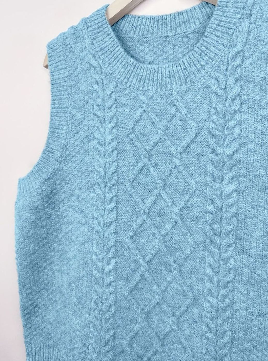 Aria | Women's Cable-Knit Sleeveless Sweater Vest Round Neck