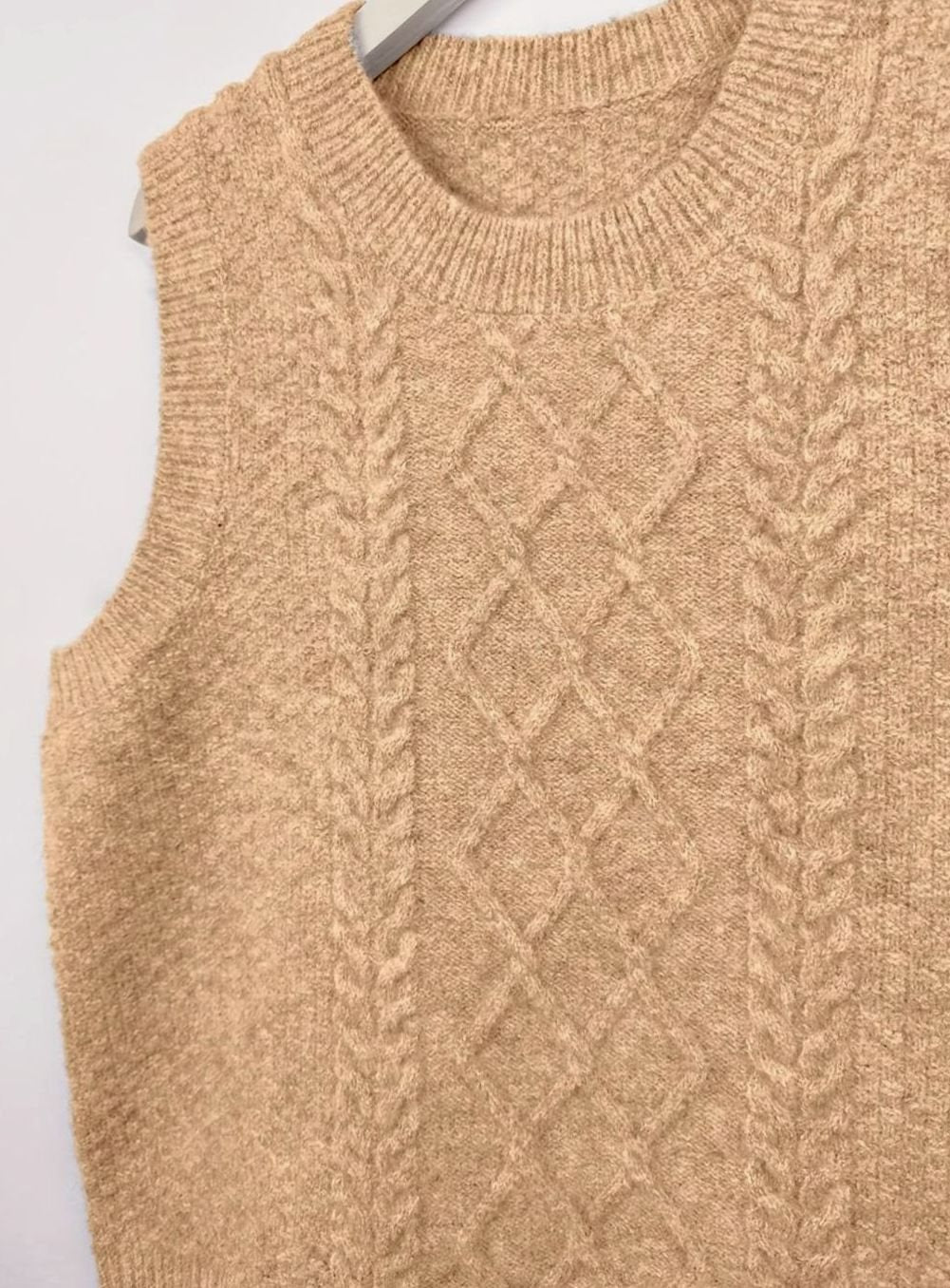 Aria | Women's Cable-Knit Sleeveless Sweater Vest Round Neck