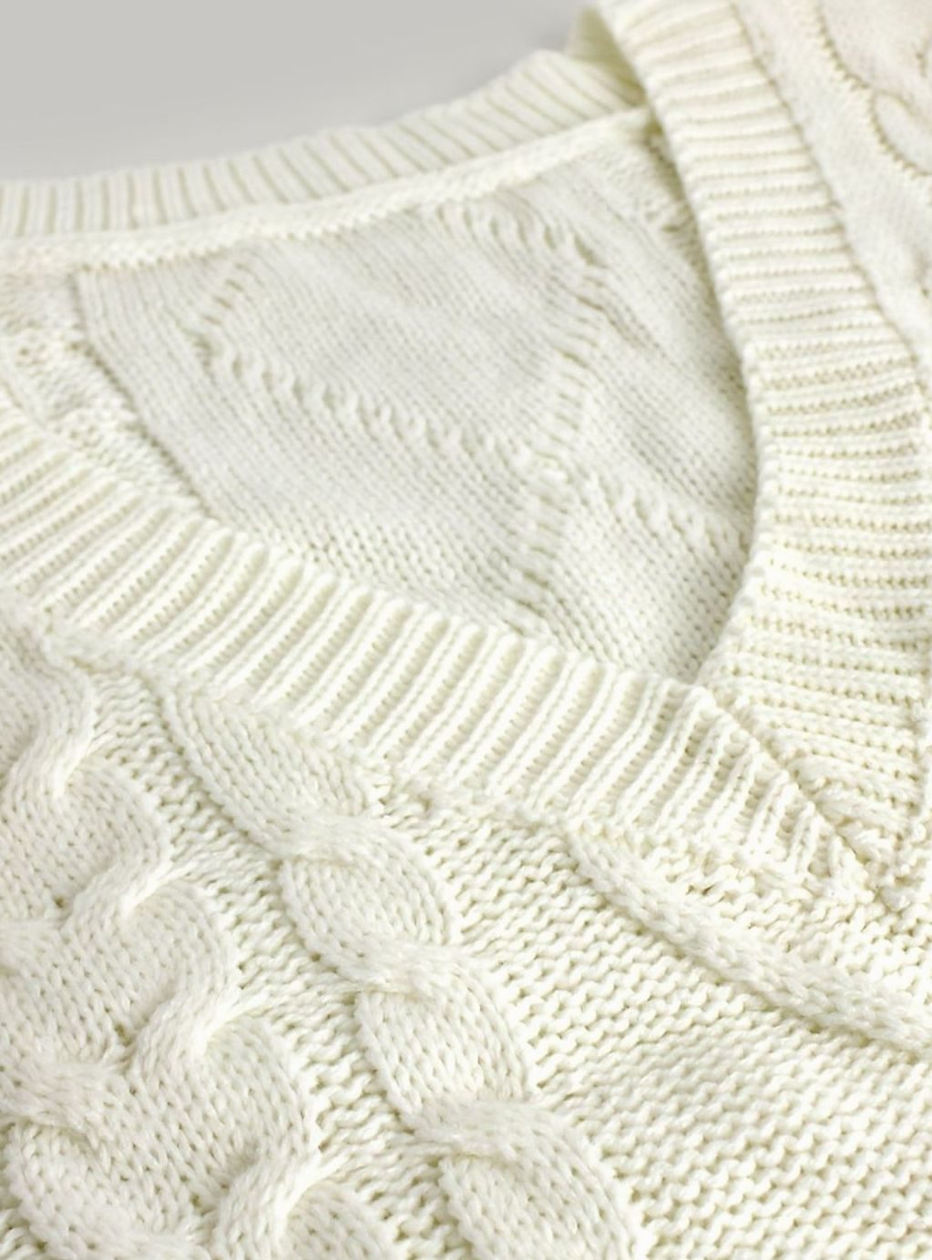 Grace | Women's Cable-Knit V-Neck Sweater Vest Relaxed Fit