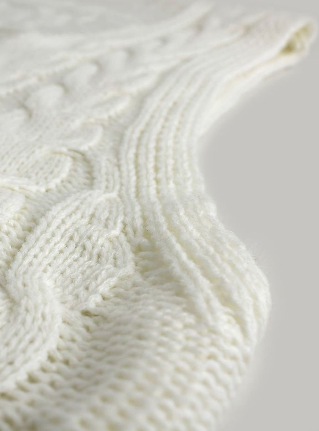 Grace | Women's Cable-Knit V-Neck Sweater Vest Relaxed Fit